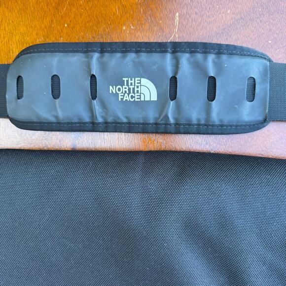 The North Face Messenger Bag Black 17x15x5 6 Pockets Computer Sleeve - Picture 3 of 10